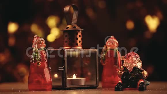 新年玩具圣诞老人白雪公主数字蜡灯金波克木桌高清镜头视频的预览图