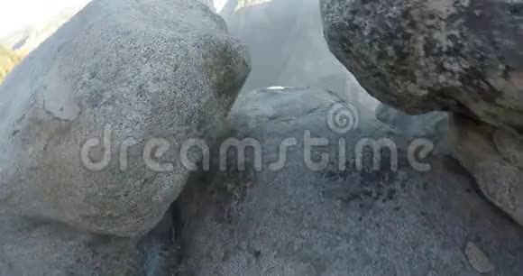 夏季日出时的约塞米蒂山谷景色视频的预览图