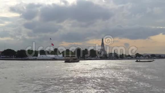 泰国潮法拉河对岸曼谷城市景观视频的预览图