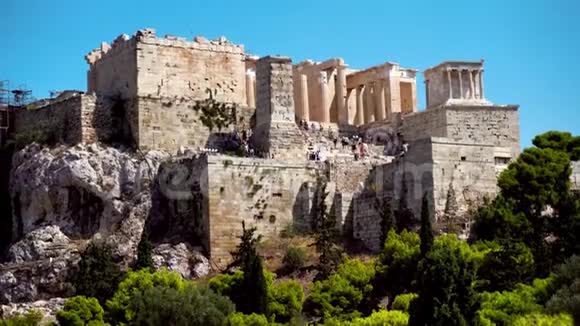 古希腊卫城游客云集视频的预览图