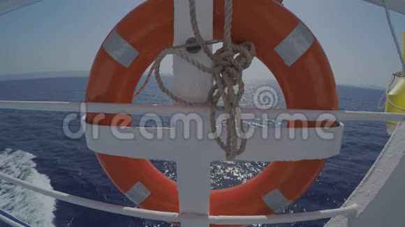 渡轮橙色救生带视频的预览图