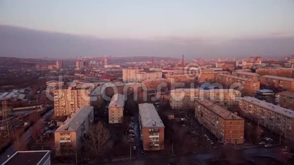 日落时分的工业城市6架无人机视频的预览图