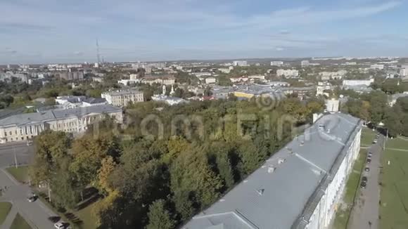 从设想大教堂的高度俯瞰弗拉基米尔市视频的预览图