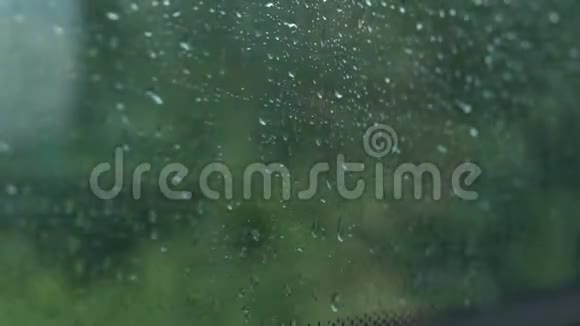 下雨旅行火车玻璃视频的预览图