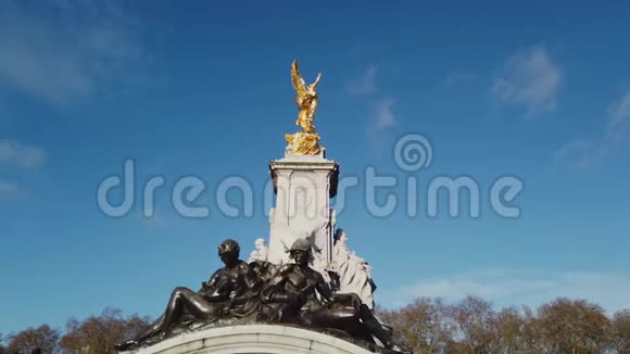 伦敦白金汉宫维多利亚纪念喷泉视频的预览图