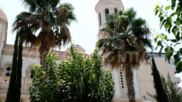 塞浦路斯利马索尔阿伊亚纳帕大教堂的景色早晨美丽的阿伊亚纳帕景色视频的预览图