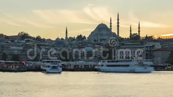 从盖拉塔桥看土耳其的Istabul城市景观天际线昼夜不停视频的预览图