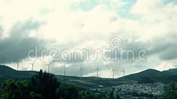 西班牙山区风力发电机的时间间隔可再生能源生产视频的预览图