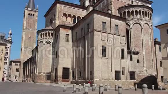 帕尔马大教堂的景色视频的预览图