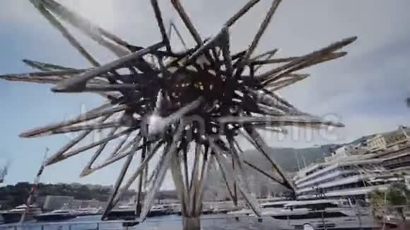 摩纳哥水上纪念碑蓝天碧海视频的预览图