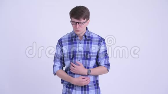 有压力的年轻臀部男人胃痛视频的预览图