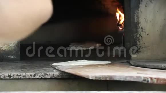 贝克和木火烤箱视频的预览图