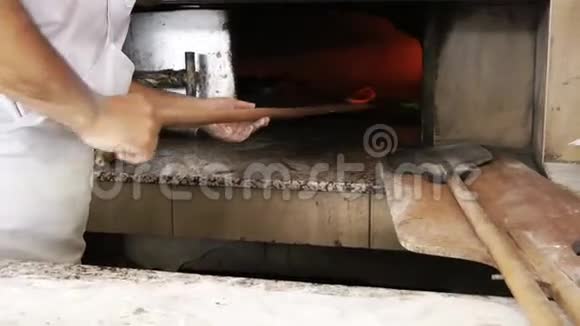 贝克和木火烤箱视频的预览图