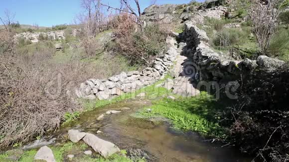 卡斯特洛波姆的溪流和石头视频的预览图