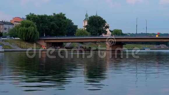 波兰克拉科夫Grunwald桥沿线交通视频的预览图