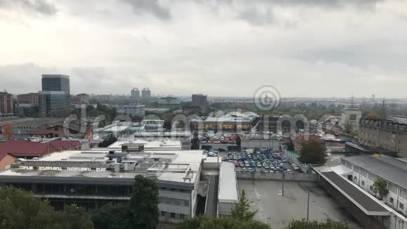 电影摄影城市工业区的城市景观都灵的停车场博拉都灵视频的预览图