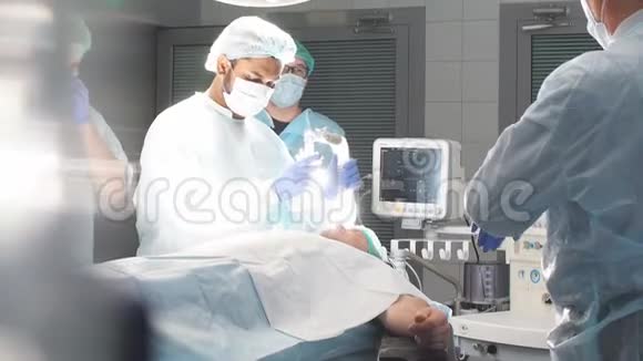 手术室在医院手术专业待遇概念视频的预览图