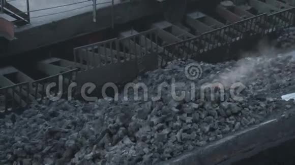 在煤里滚动视频的预览图