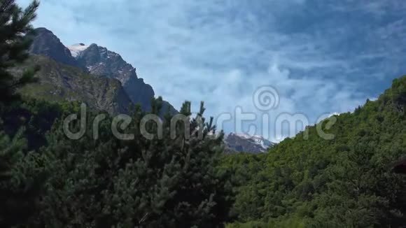 时间流逝北高加索山区美丽的云俄罗斯视频的预览图