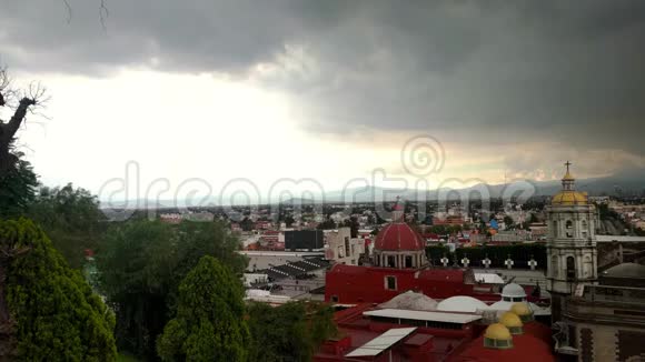 墨西哥墨西哥城Tepeyac山城市景观与呼气寺和广场视频的预览图