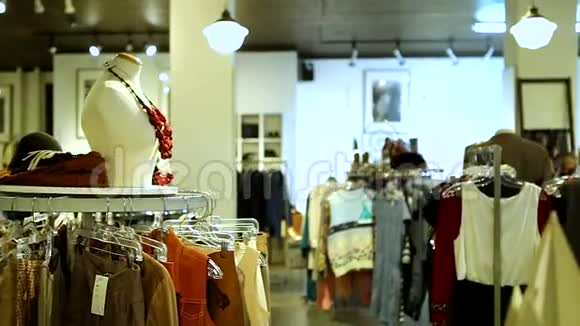时尚服装和珠宝店视频的预览图
