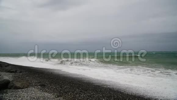 暴风雨中的黑海视频的预览图