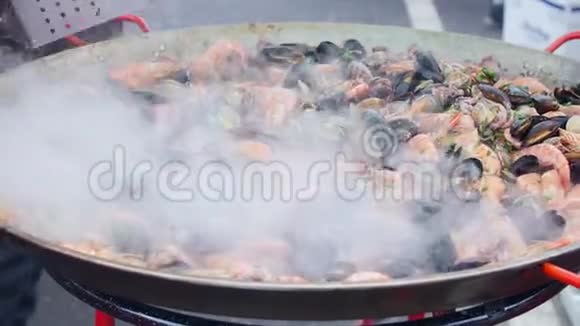 国家和街头食品概念大型海鲜锅视频的预览图