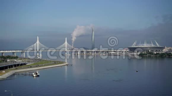 俄罗斯圣彼得堡西部高速直径ZSD横跨芬兰湾和涅瓦河的公路桥视频的预览图