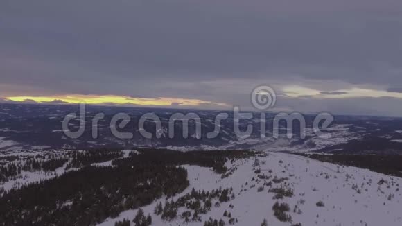 冬季景观滑雪视频的预览图