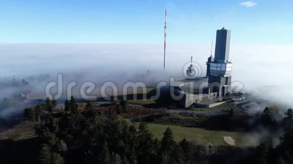德国塔努斯山脉费尔德堡高原无人机镜头鸟瞰图视频的预览图