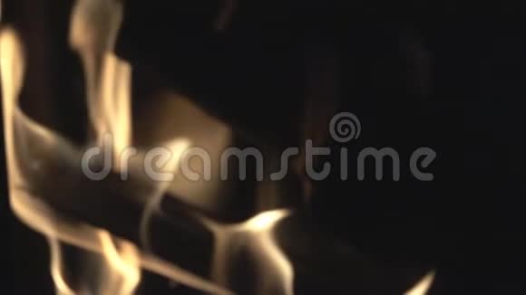 燃烧木头火焰煤视频的预览图