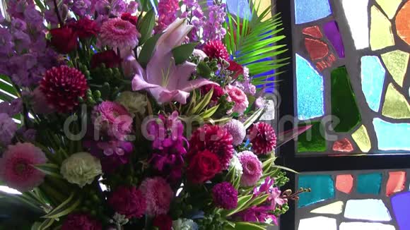 五彩缤纷的花朵装饰视频的预览图