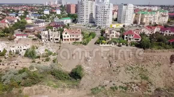 乌克兰切尔诺莫尔斯克地震后地面破碎视频的预览图