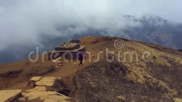 尼泊尔的远足徒步旅行GhorepaniPoon山视频的预览图