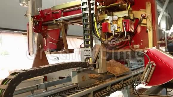 大型现代锯木厂现代锯木厂内部现代锯木厂视频的预览图