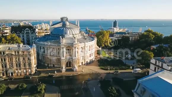 敖德萨从顶部观光歌剧院和芭蕾舞剧院空中录像上景乌克兰最有趣视频的预览图