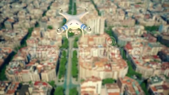 无人机在城市上空飞行和拍摄视频的预览图