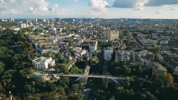 敖德萨乌克兰市中心沃龙佐夫宫和特辛桥东欧空中无人机视频片段视频的预览图