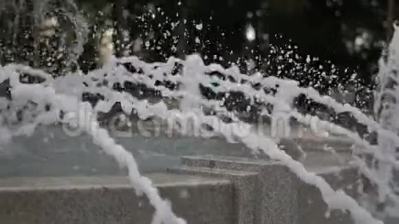 喷泉喷射速度缓慢视频的预览图