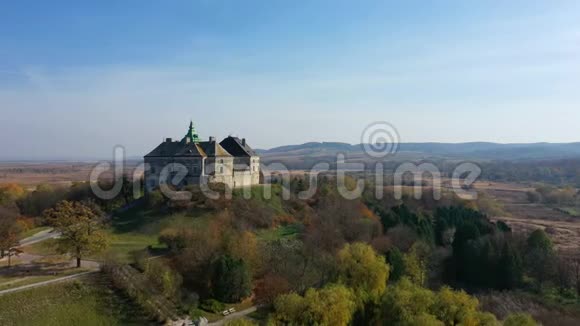 乌克兰奥列斯科鬼城堡的鸟瞰图视频的预览图