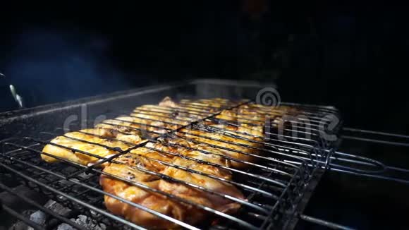 烧烤和美味的鸡肉视频的预览图