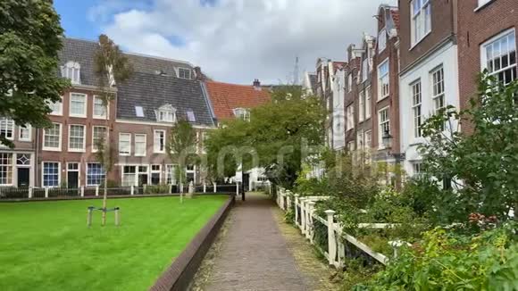 Begijnhof是阿姆斯特丹最古老的霍夫斯之一视频的预览图