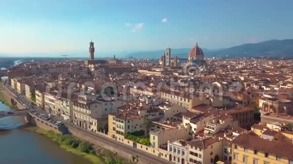 意大利佛罗伦萨城市景观的空中全景圣母玛利亚教堂视频的预览图