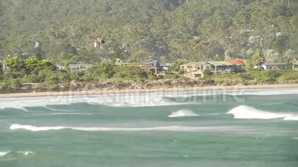 澳大利亚新南威尔士州贝特曼湾的风筝冲浪视频的预览图