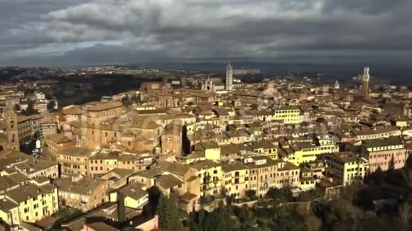 锡耶纳中心的鸟瞰图意大利托斯卡纳视频的预览图