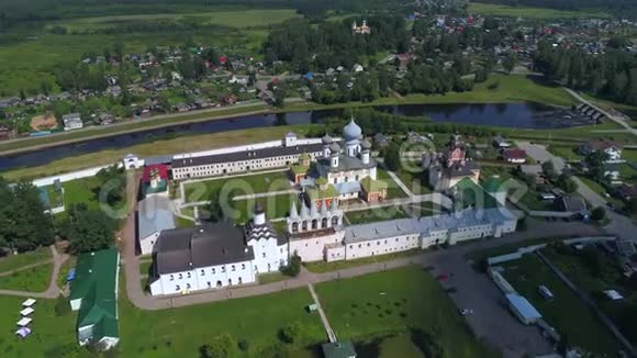 蒂克文修道院圣母教堂俄罗斯空中视频视频的预览图