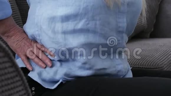 成熟的女人患背痛视频的预览图