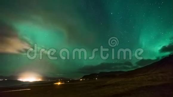 4时间流逝北极光北极光在满月之夜冰岛视频的预览图