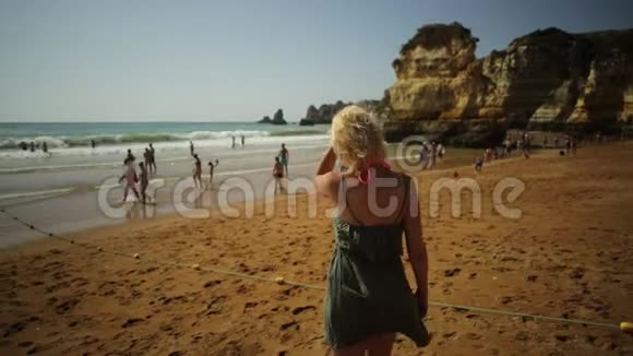 多纳安娜海滩的女人视频的预览图