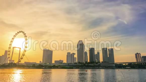 新加坡和摩天轮的日落时间流逝视频的预览图